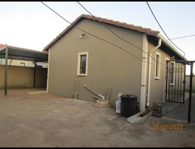 3 BEDROOM PROPERTY TO RENT IN WINDMILL PARK EXT